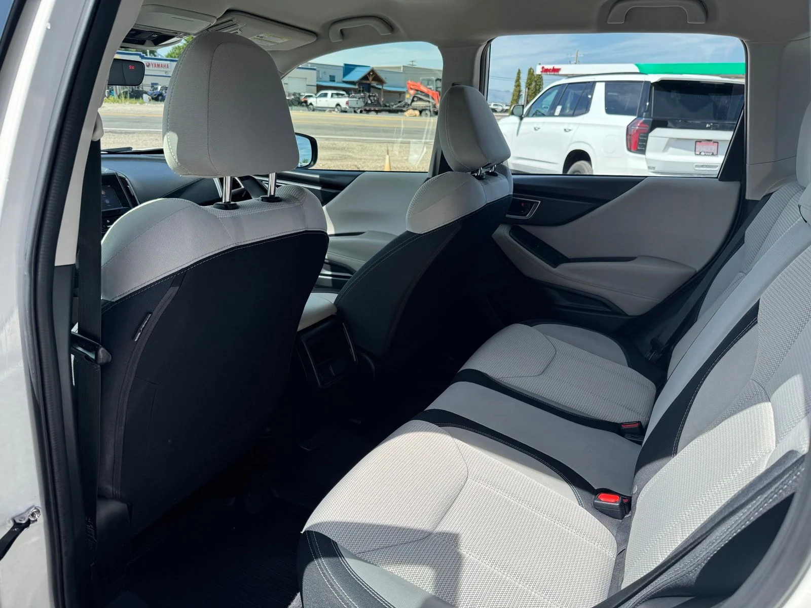 Used 2023 White Subaru Base image 26