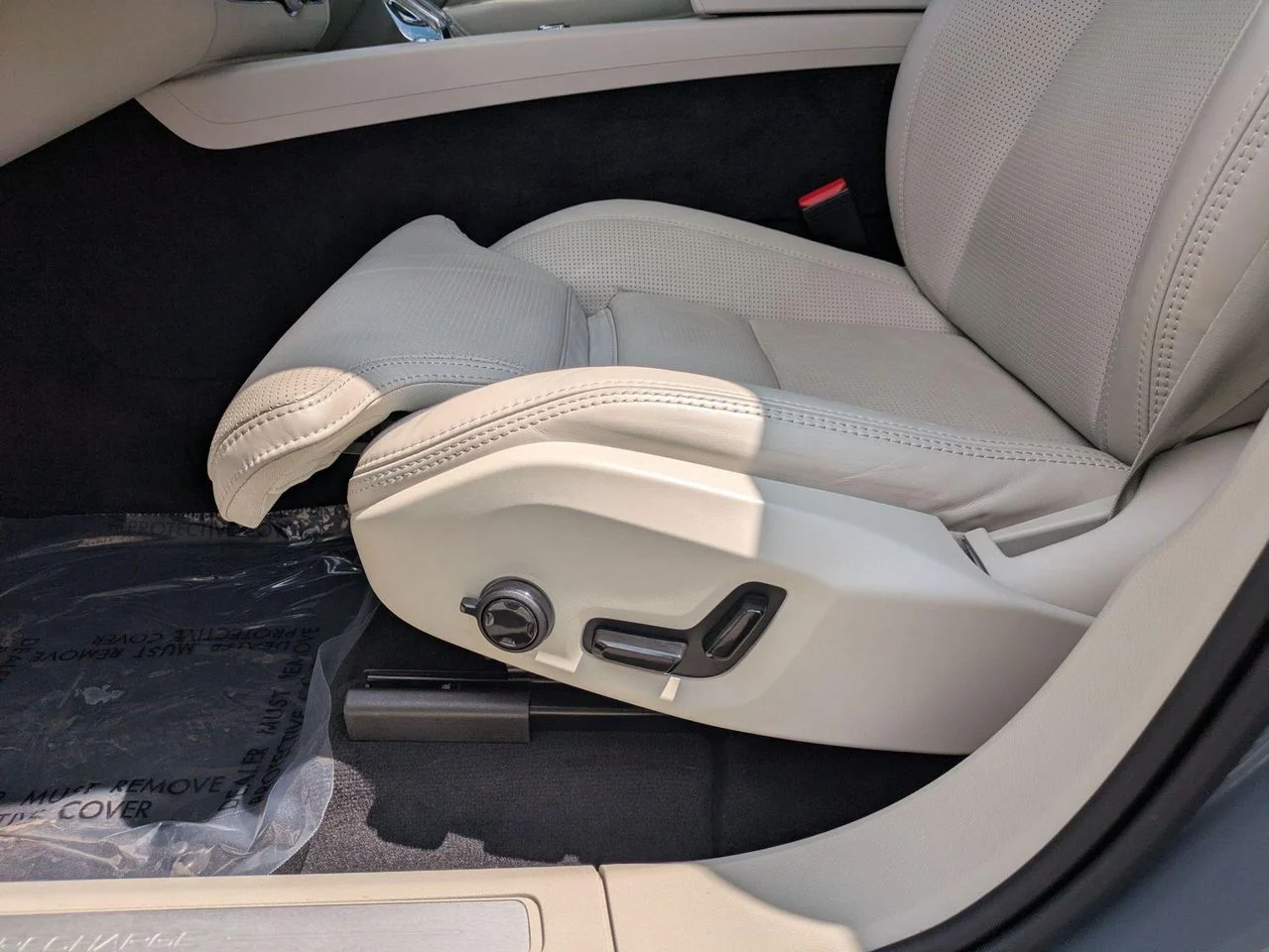 Used 2024 Thunder Grey Metallic Volvo T8 Ultimate Dark Theme image 20