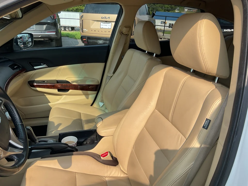 Used 2010 White Honda EX-L image 17