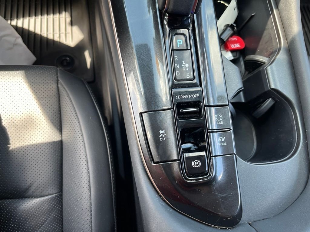 Used 2025 White Toyota XLE image 21