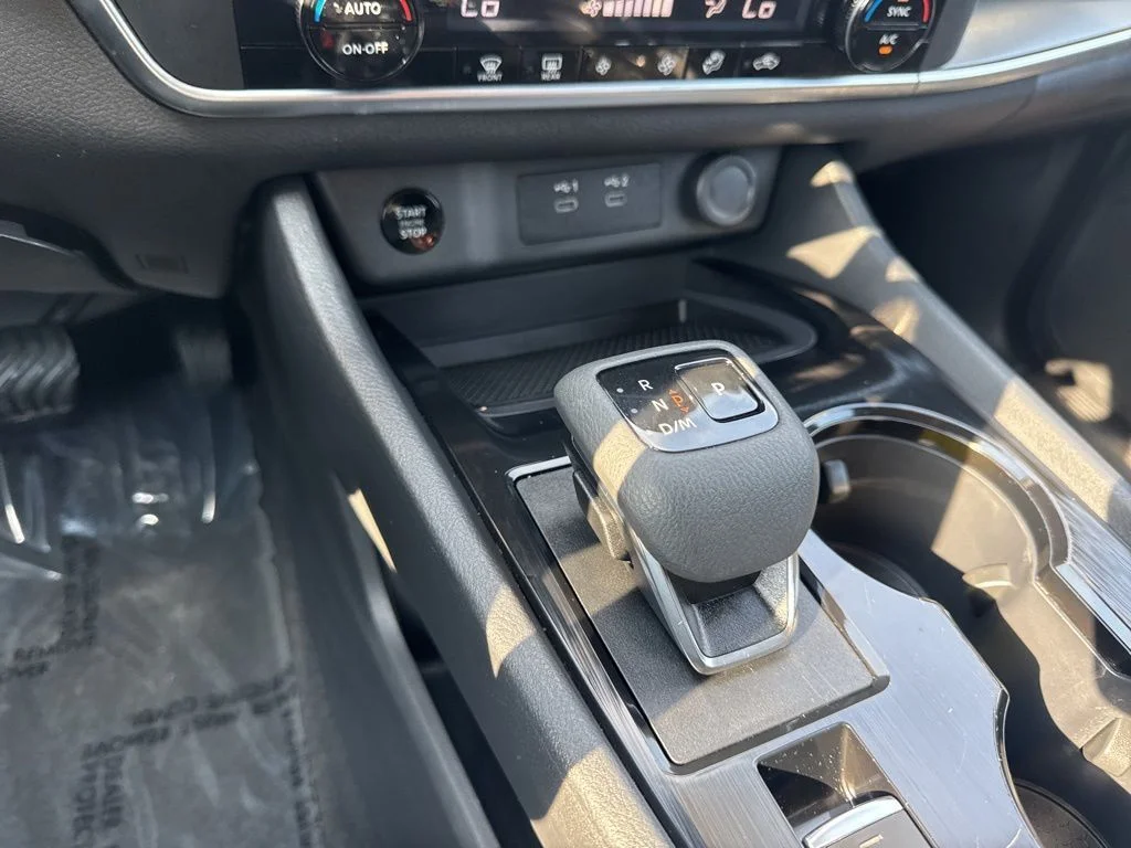 Used 2025 Gray Nissan SV image 16