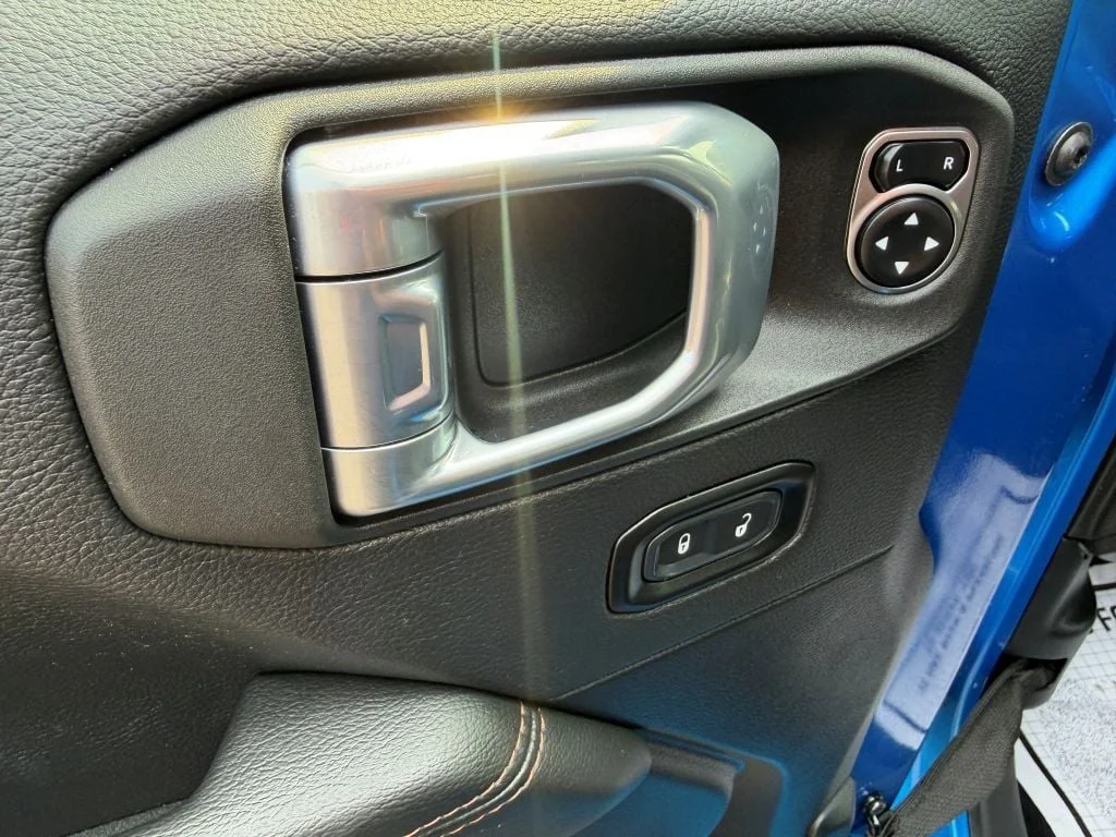 Used 2021 Hydro Blue Pearlcoat Jeep Rubicon 392 Unlimited 4x4 w/ Sky One-Touch Power Top image 12