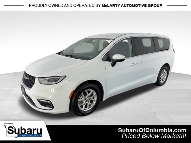 Used 2023 White Chrysler Touring L image 4