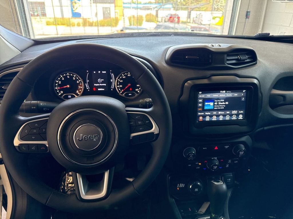 Used 2019 White Jeep Latitude image 14