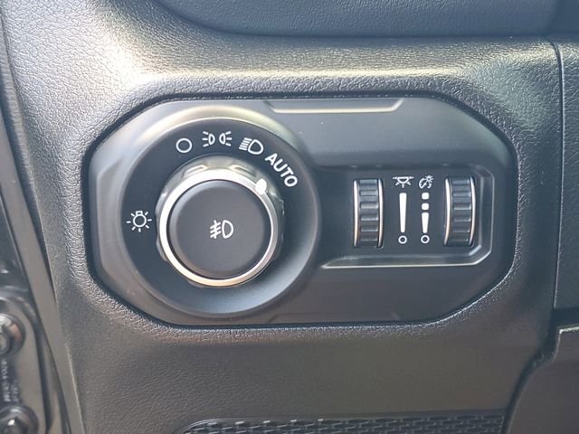 Used 2020 Black Jeep Unlimited Sahara image 22