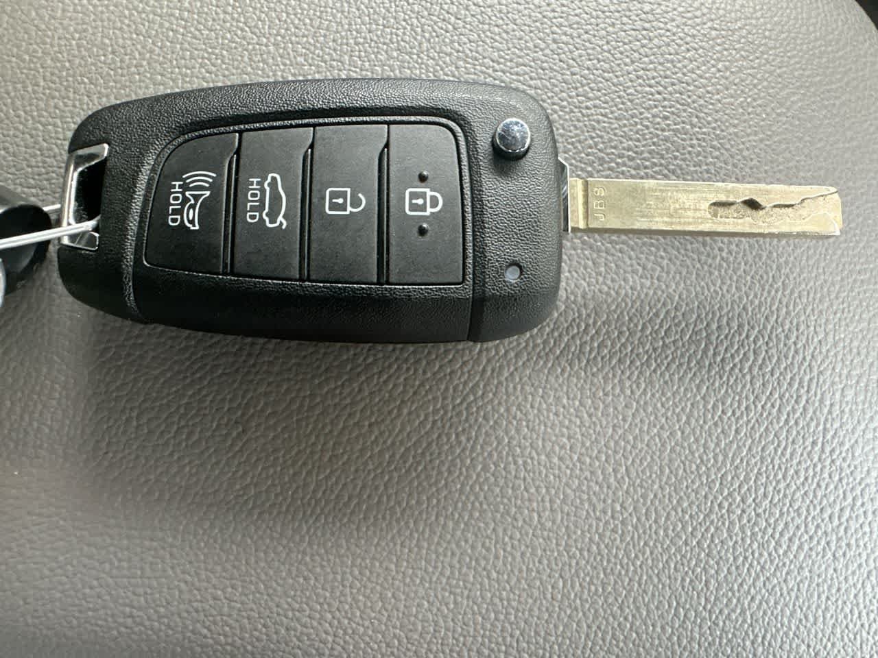 2025 Hyundai Elantra SE - Photo 28