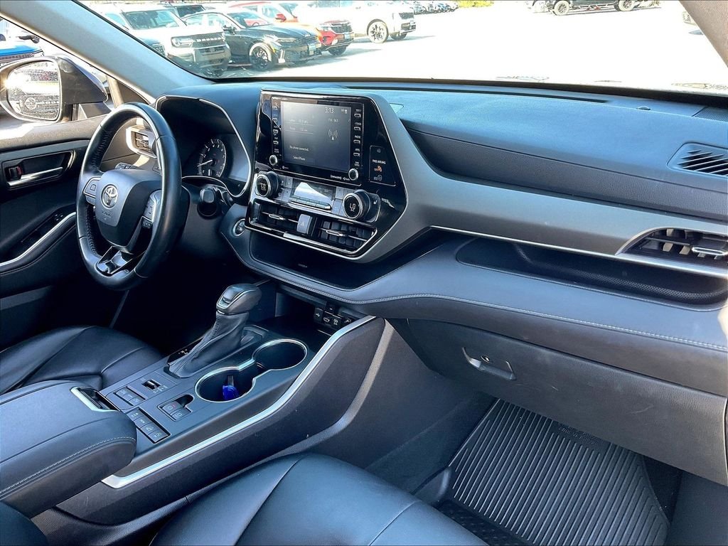 Used 2021 Black Toyota XLE image 13