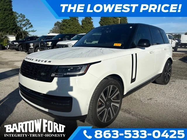 Used 2023  Land Rover SE image 1
