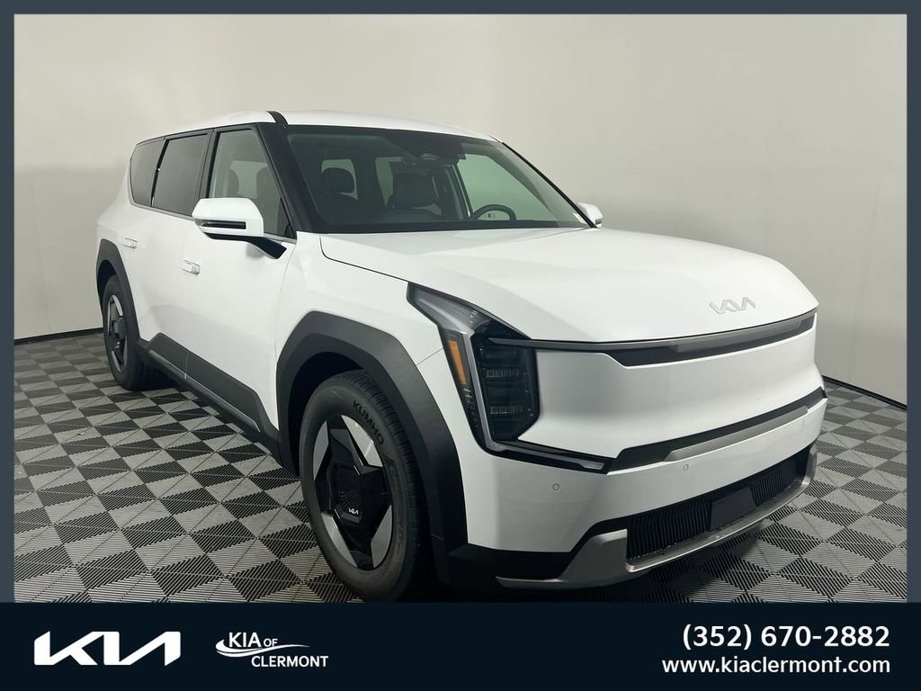 2026 Kia EV9 Light's photo