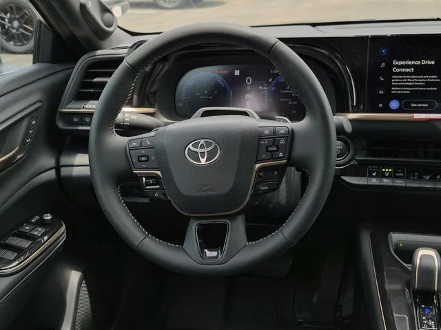 2026 Toyota Crown Signia Limited - Photo 18