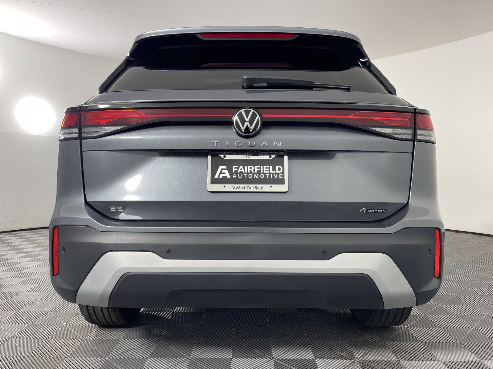 2025 Volkswagen Tiguan SE - Photo 12