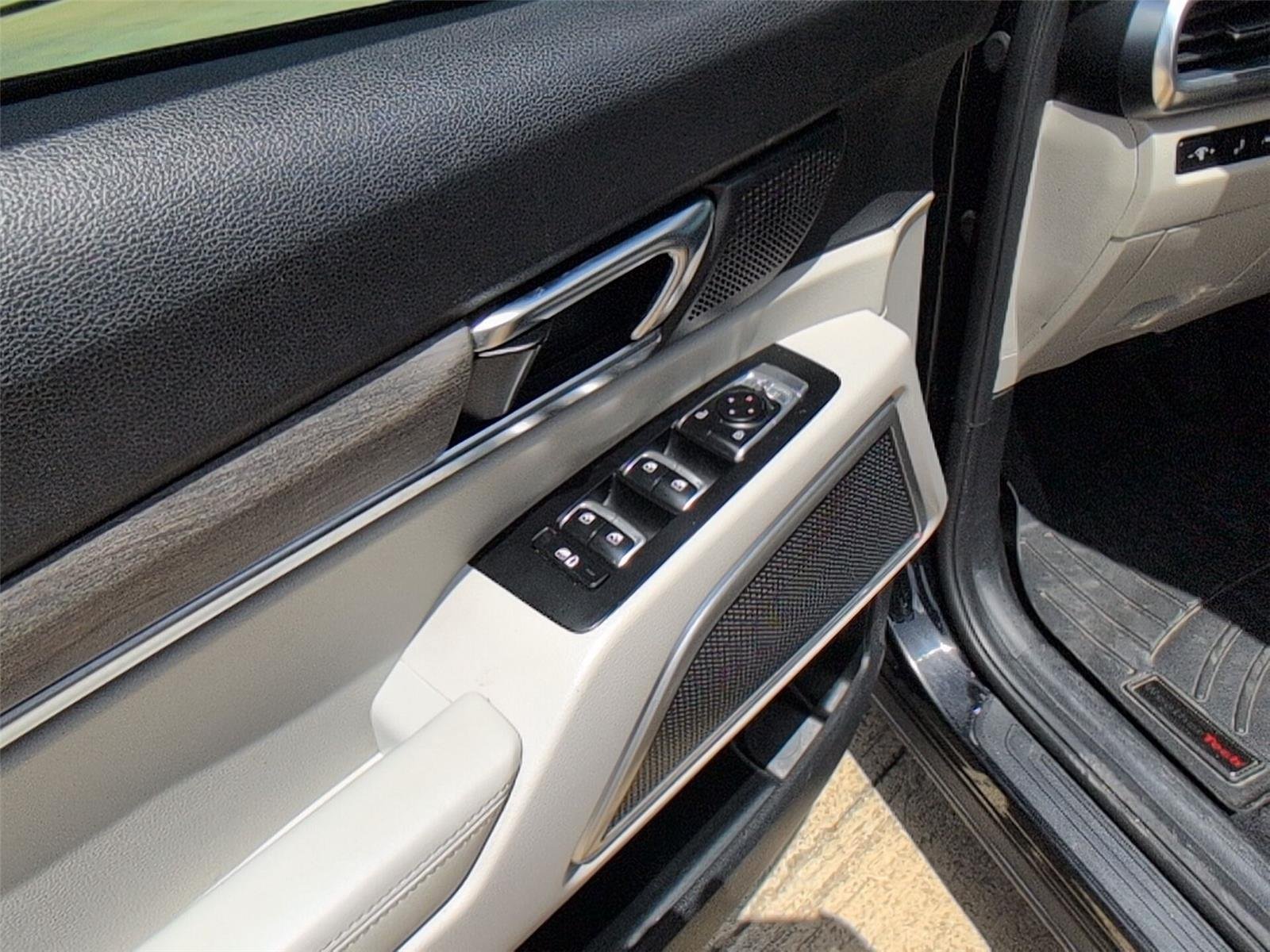 Used 2021 Ebony Black Kia EX image 16