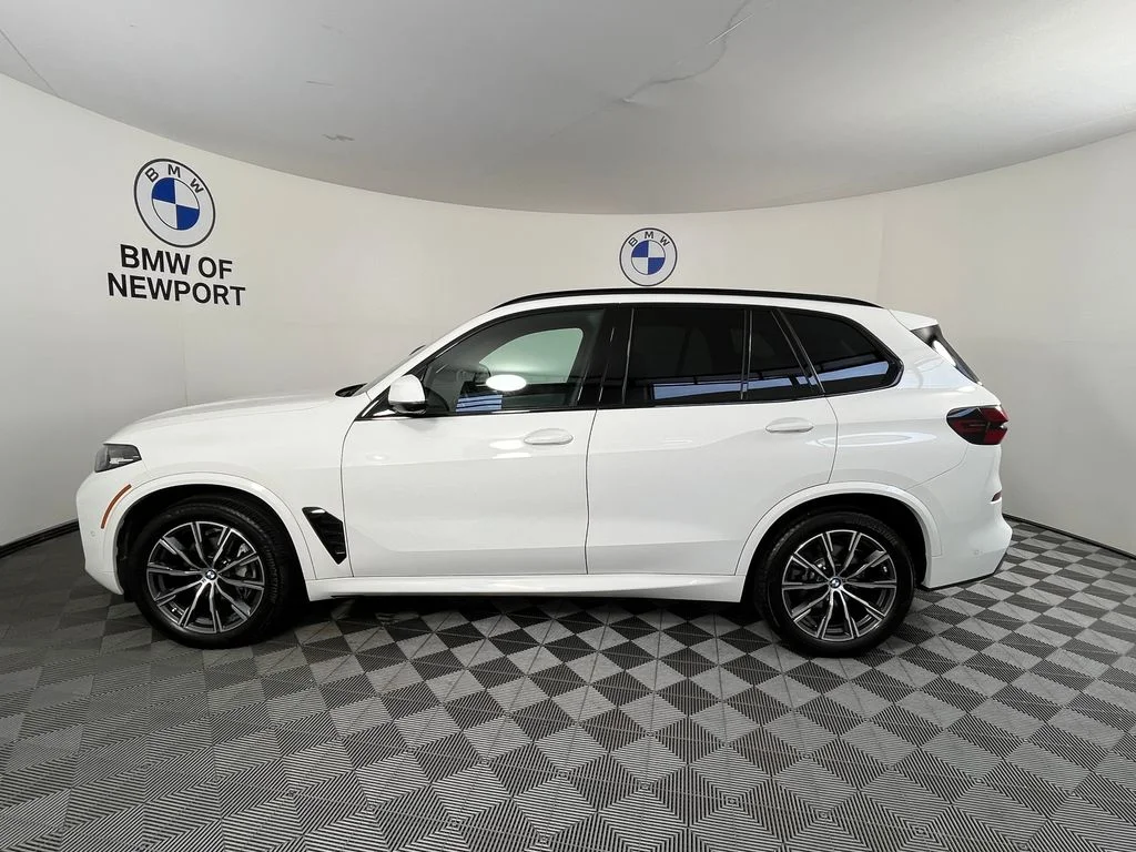 Used 2024 White BMW xDrive40i image 13