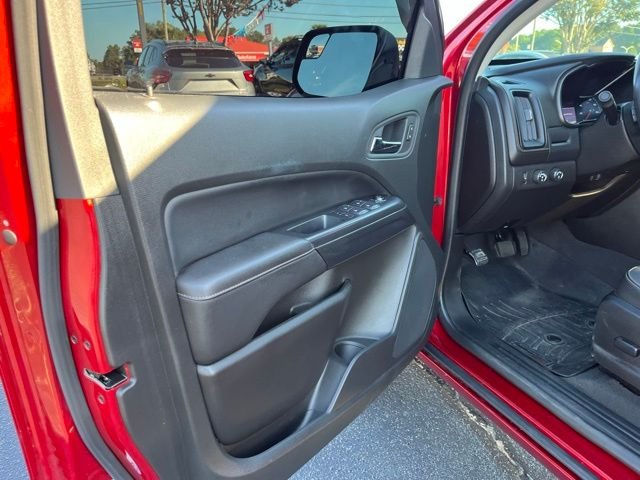 Used 2022 Red GMC AT4 w/Leather image 5