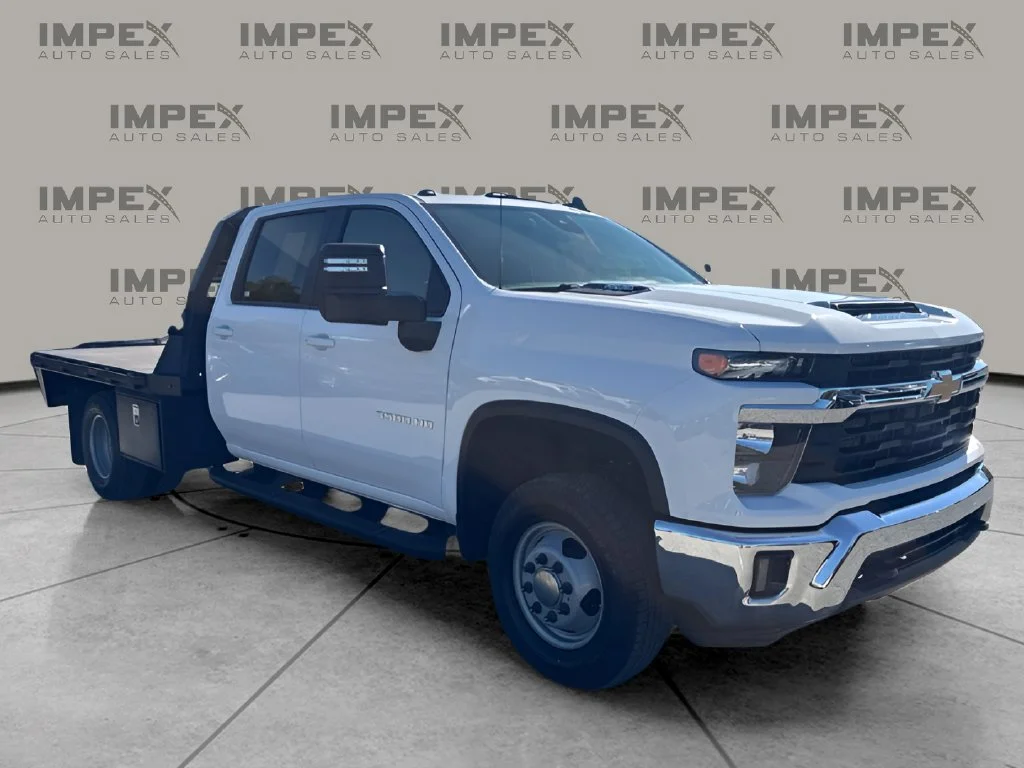 Used 2024 White Chevrolet LT image 7