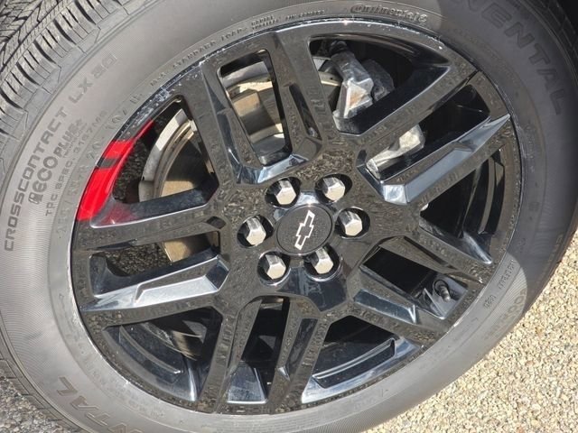 Used 2022 Silver Ice Metallic Chevrolet Premier image 25