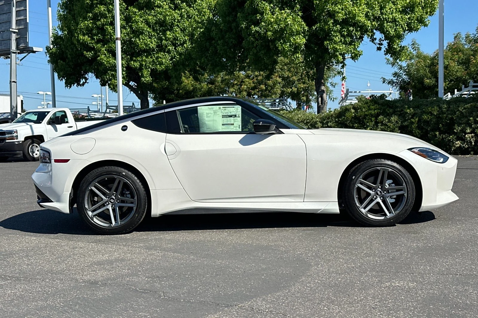 New 2026 Pearl White TriCoat / Super Black Two-tone Nissan Sport image 3