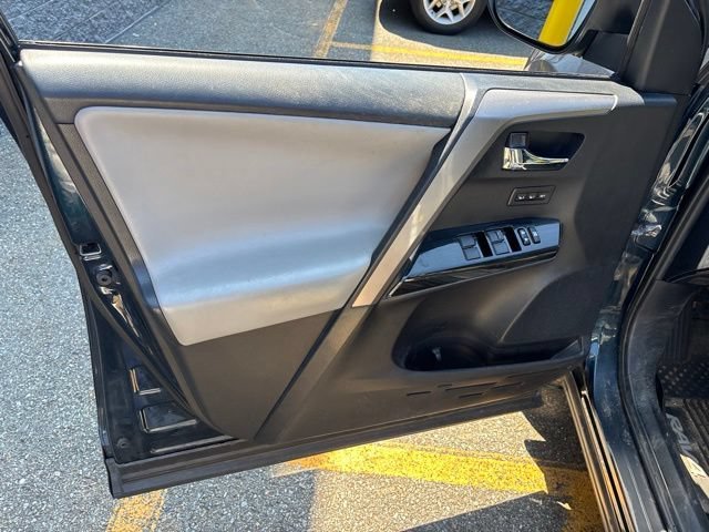 Used 2018 Aqua Toyota Limited image 14