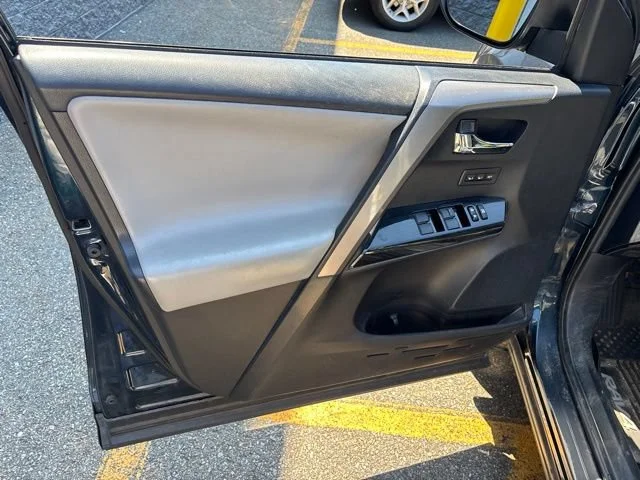 Used 2018 Aqua Toyota Limited image 14