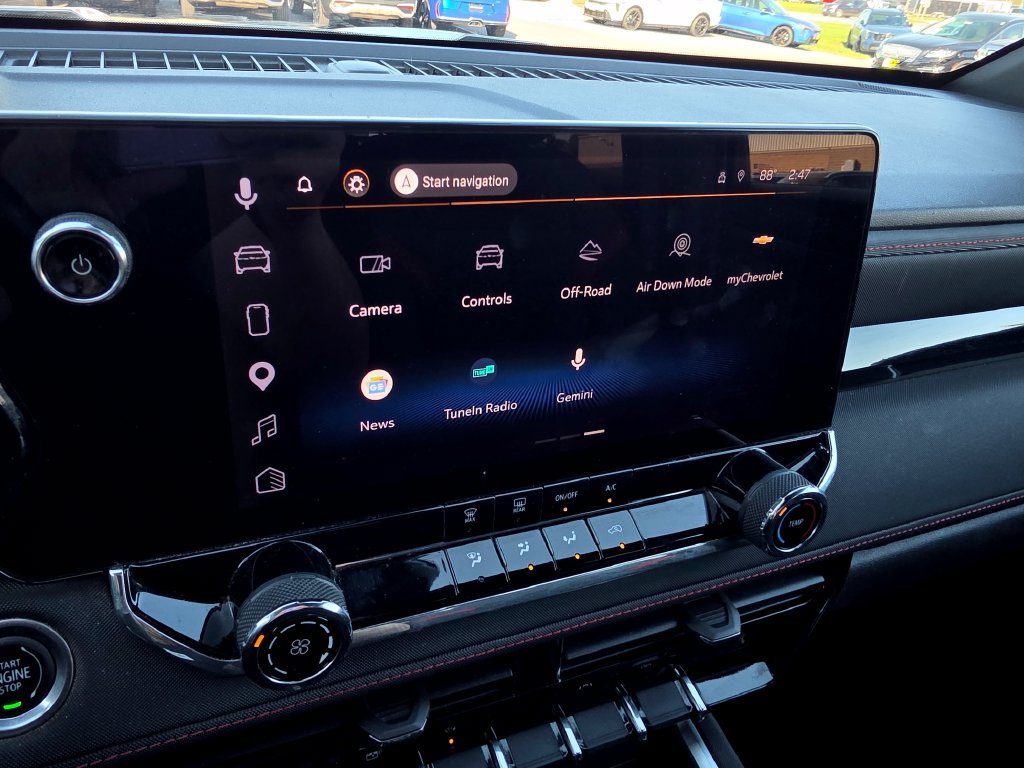 Used 2023 Gray Chevrolet Z71 image 26
