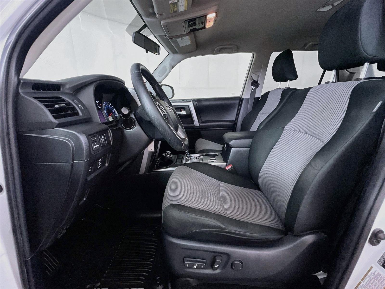 Used 2018 Super White Toyota SR5 image 22
