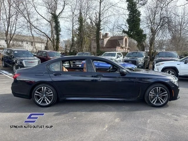 Used 2022 Black BMW 750i xDrive image 13