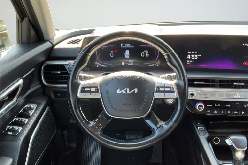 Used 2023 Green Kia S image 15