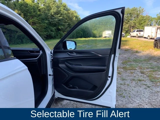 Used 2025 White Jeep Altitude image 16