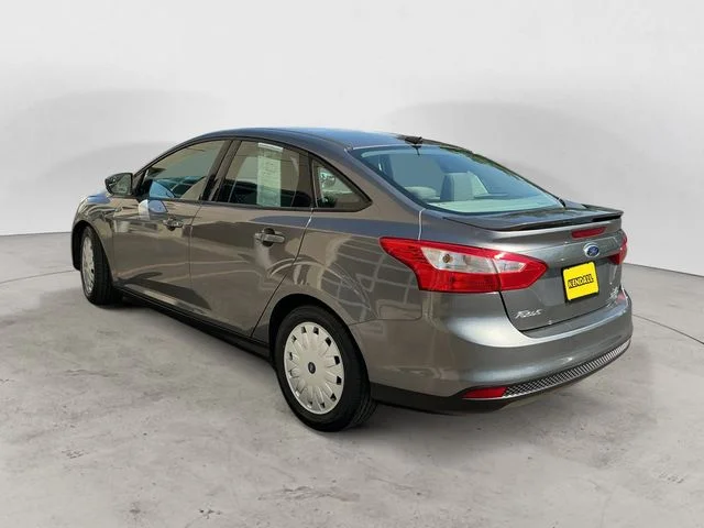 Used 2014 Gray Ford SE image 3