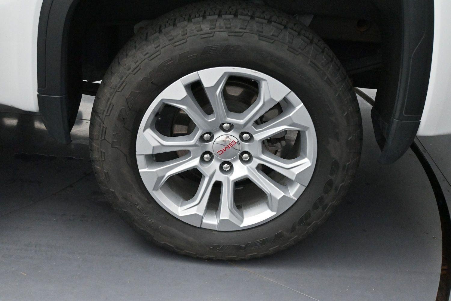 Used 2023 Summit White GMC SLT image 37