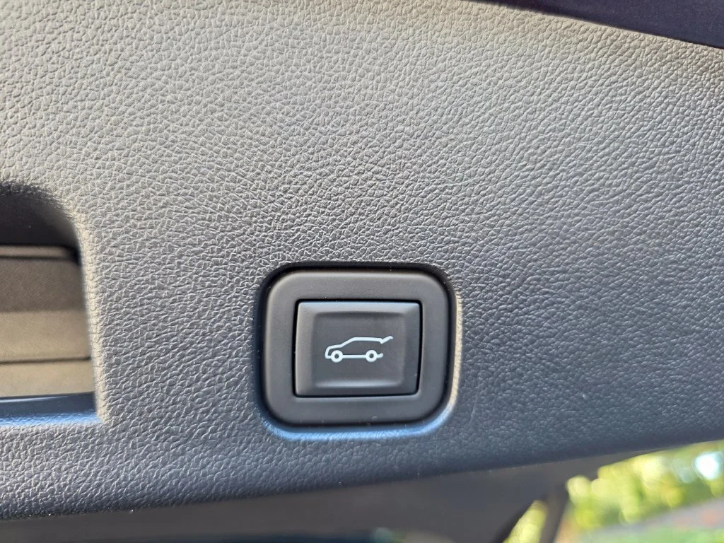 Used 2025 Stardust Metallic Chevrolet High Country image 37