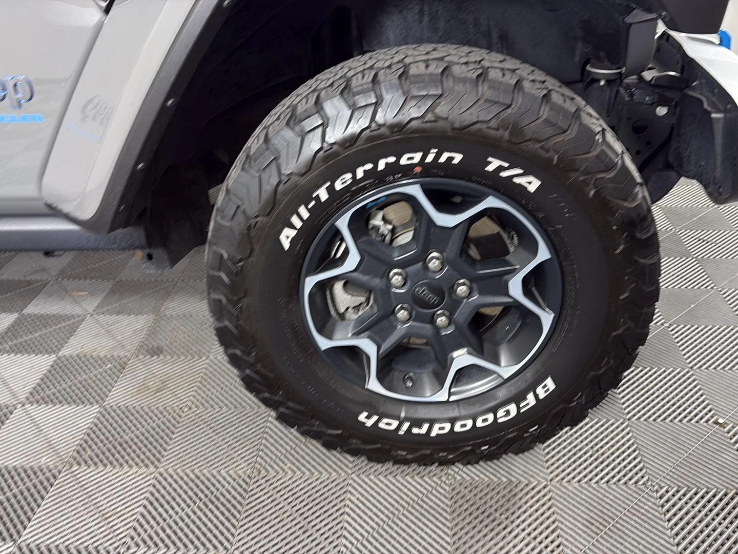 Used 2023 Sting-Gray Clearcoat Jeep Rubicon image 16