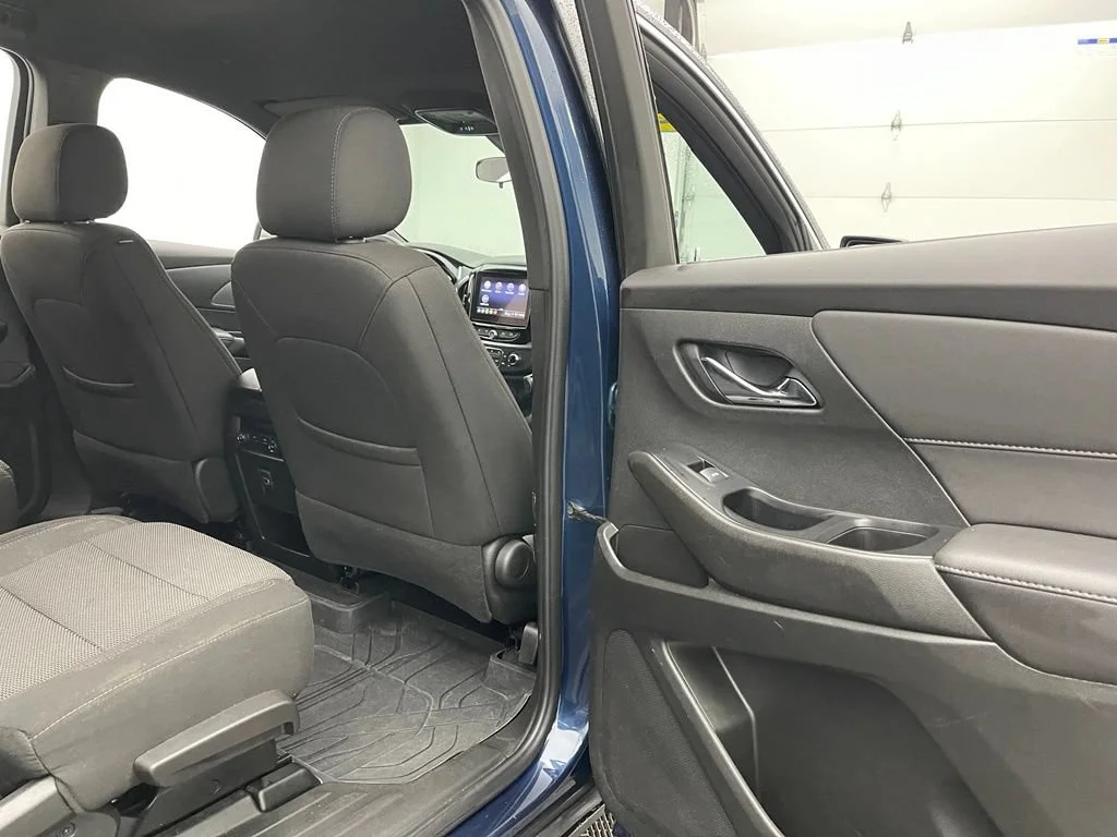 Used 2023 Northsky Blue Metallic Chevrolet LT Cloth image 34
