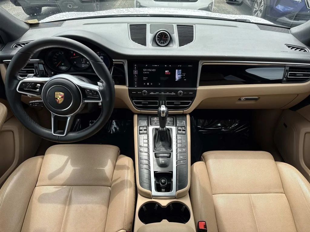 Used 2021  Porsche Base image 19