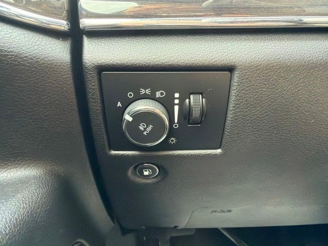 Used 2018 True Blue Pearlcoat Jeep Overland image 25