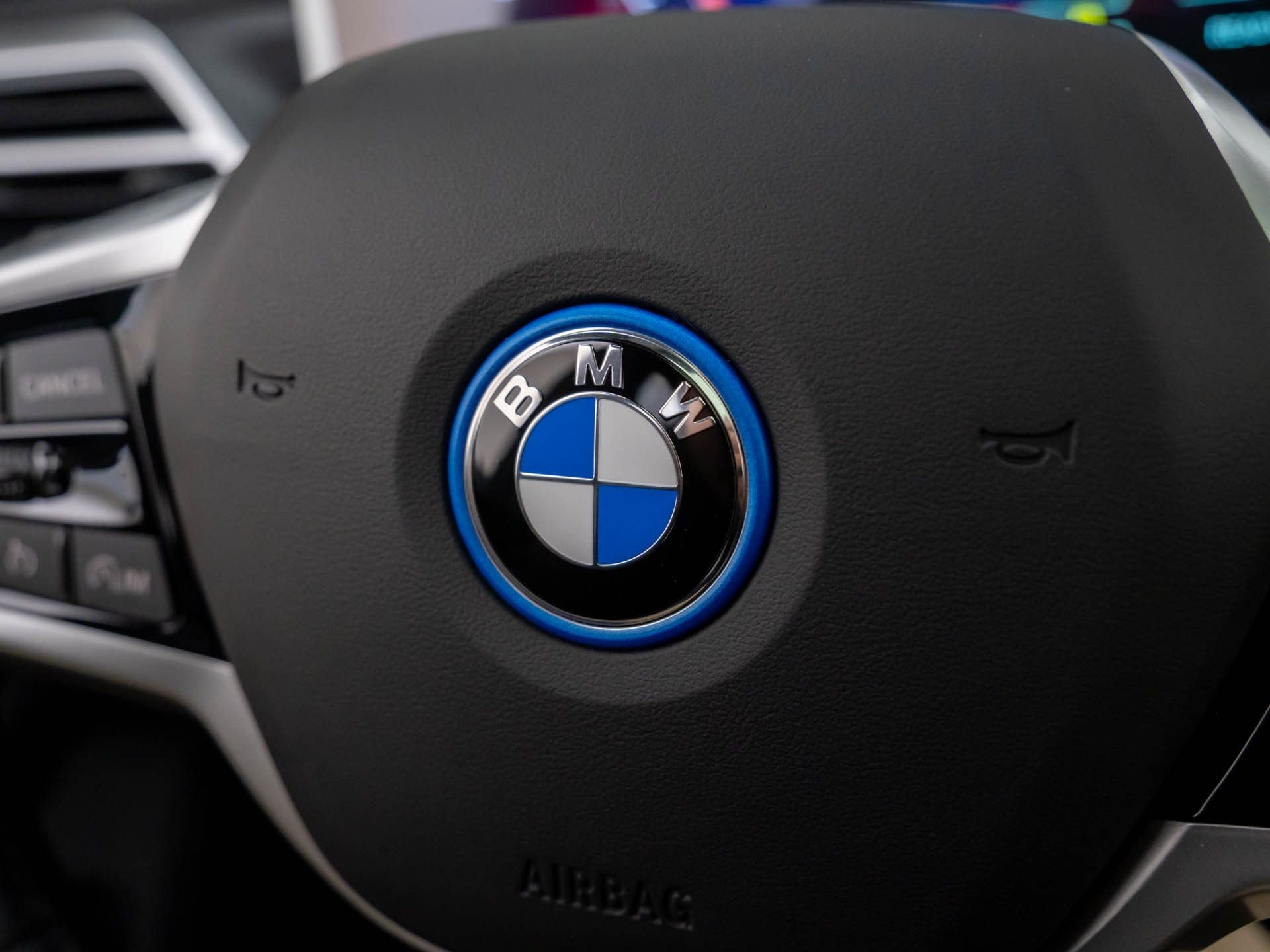 New 2026 Skyscraper Grey Metallic BMW xDrive40 image 23