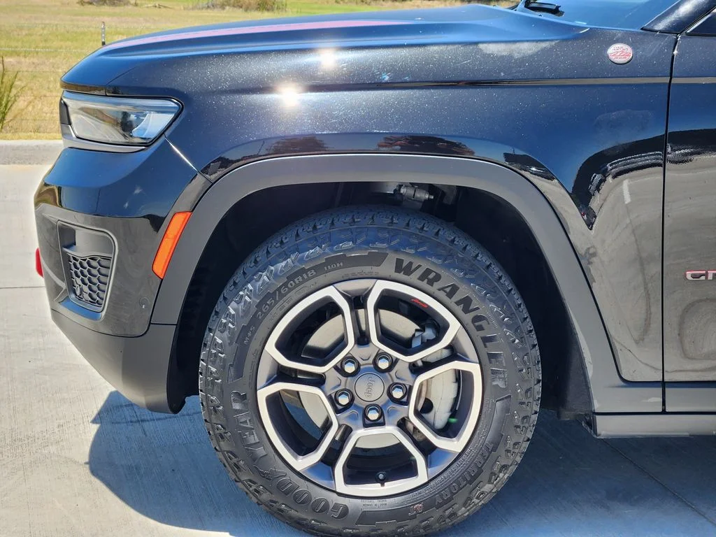 Used 2022 Black Jeep Trailhawk image 8