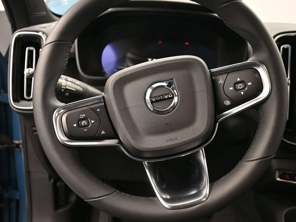 Certified Used 2022 Blue Volvo Ultimate image 12