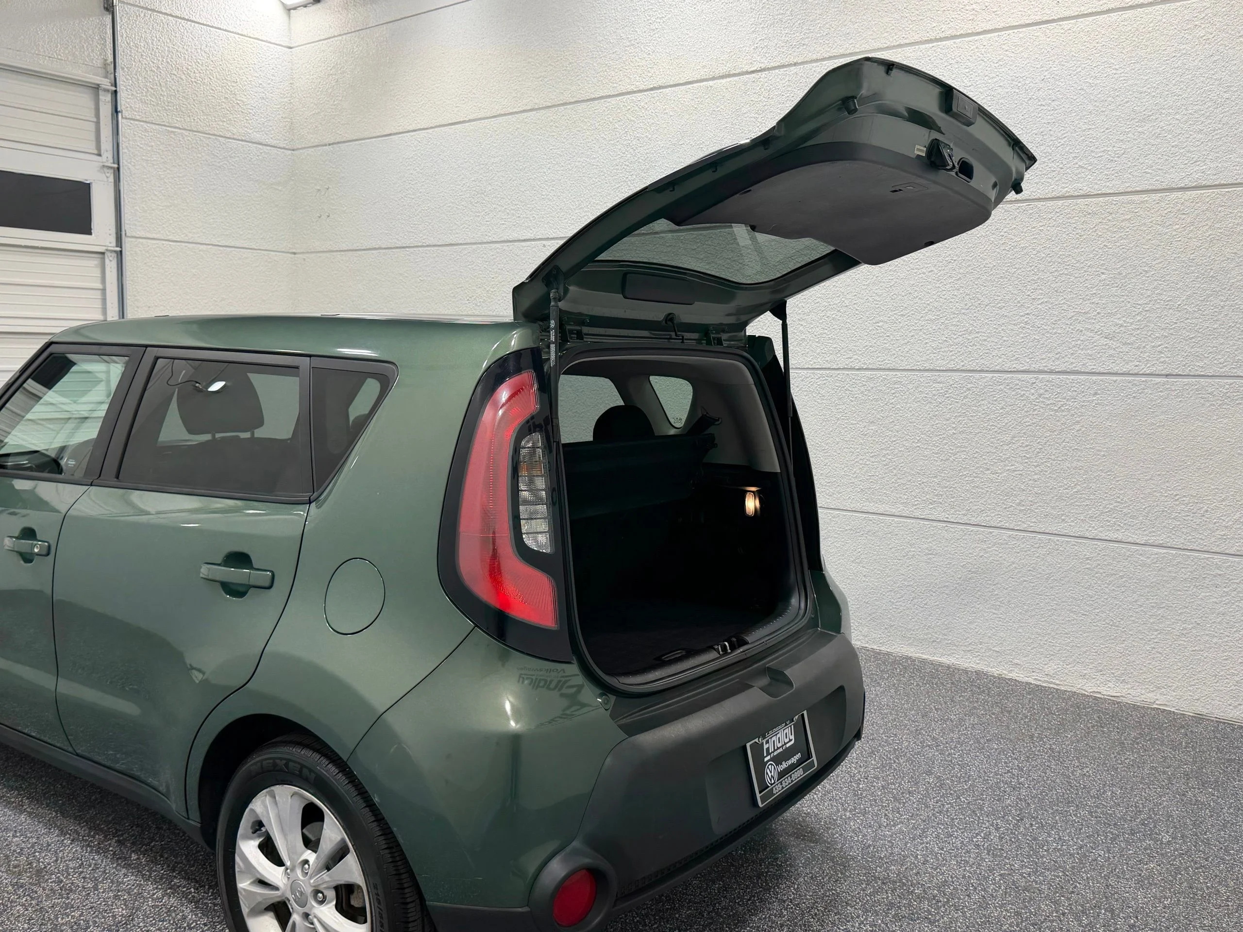 Used 2014 Green Kia Plus image 23