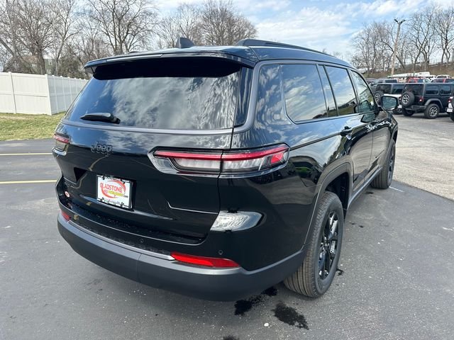 New 2026 Diamond Black Crystal Pearl-Coat Exterior Paint Jeep Altitude image 6
