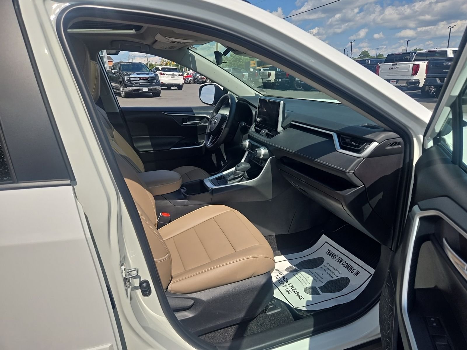 Used 2025 White Toyota XLE image 20