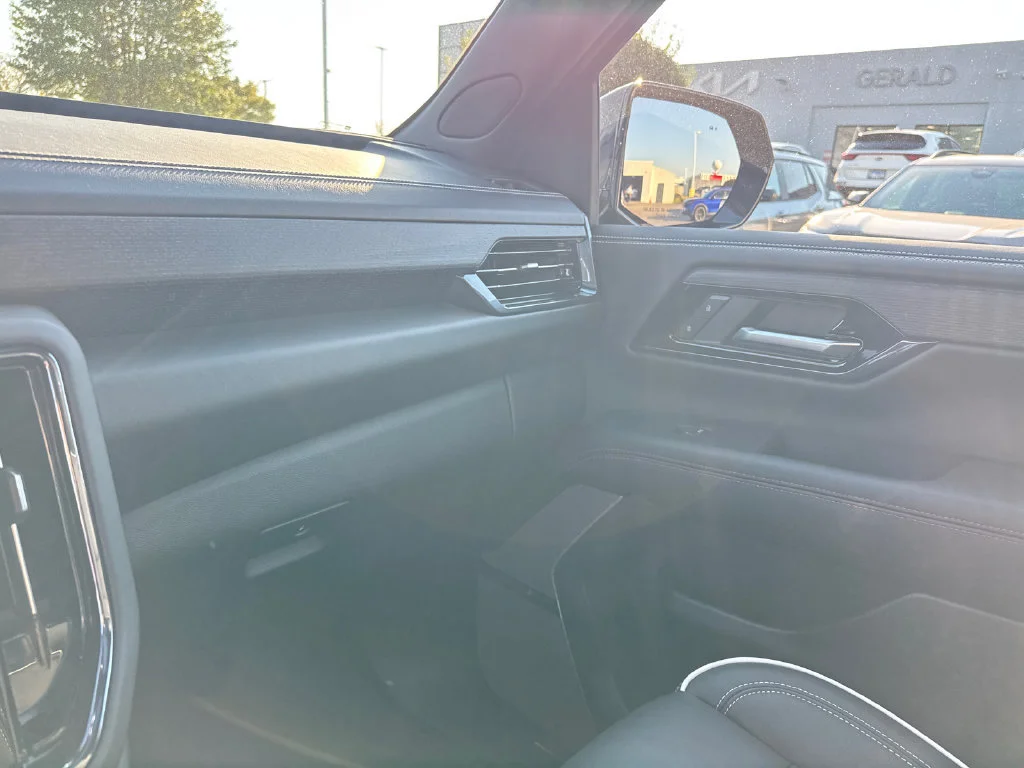 2025 GMC Yukon AT4 Ultimate - Photo 27