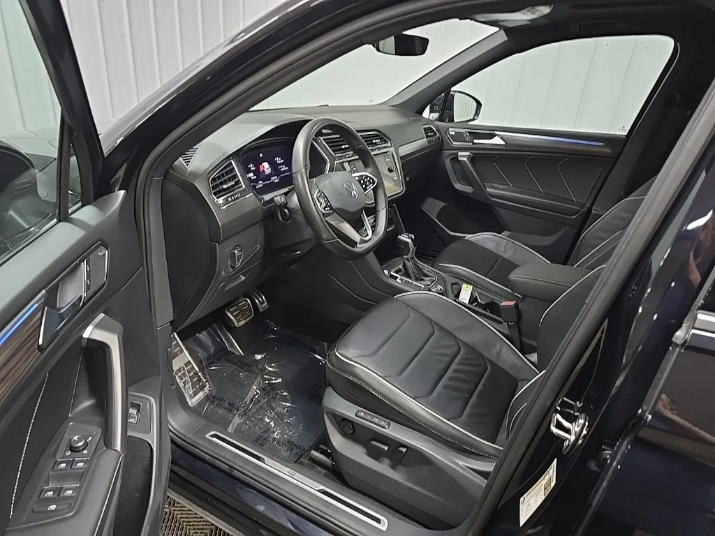Used 2024 Black Volkswagen 2.0T SEL R-Line image 30