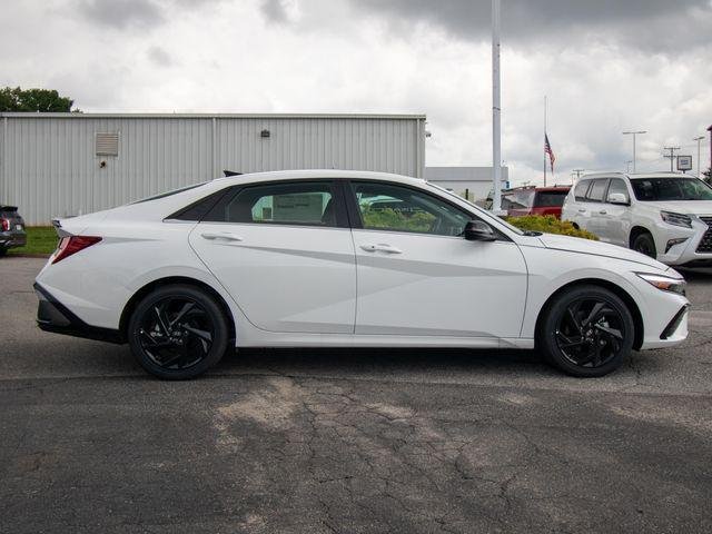 New 2026 White Hyundai SEL Sport Premium image 14