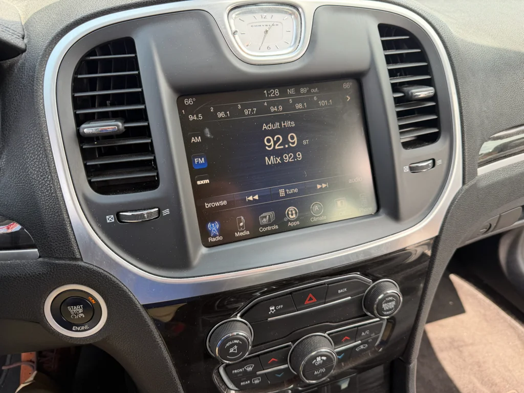 Used 2015 Silver Chrysler Limited image 8