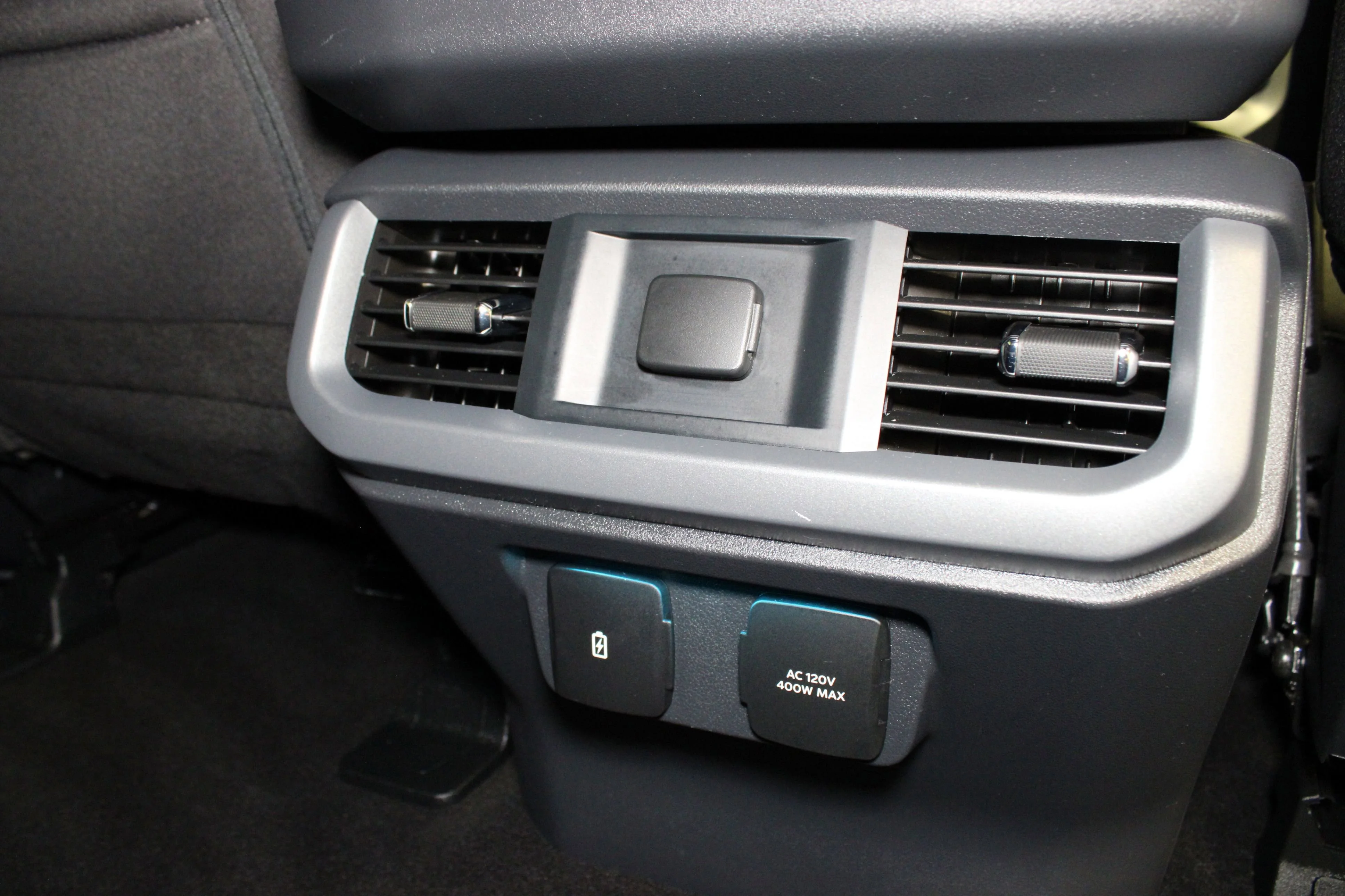 Used 2025 Silver Metallic Ford XLT image 19