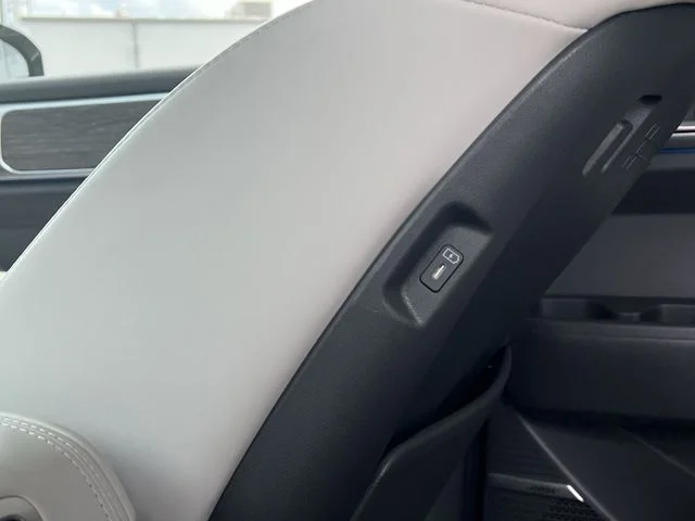 Used 2025 Silver Hyundai Calligraphy image 39