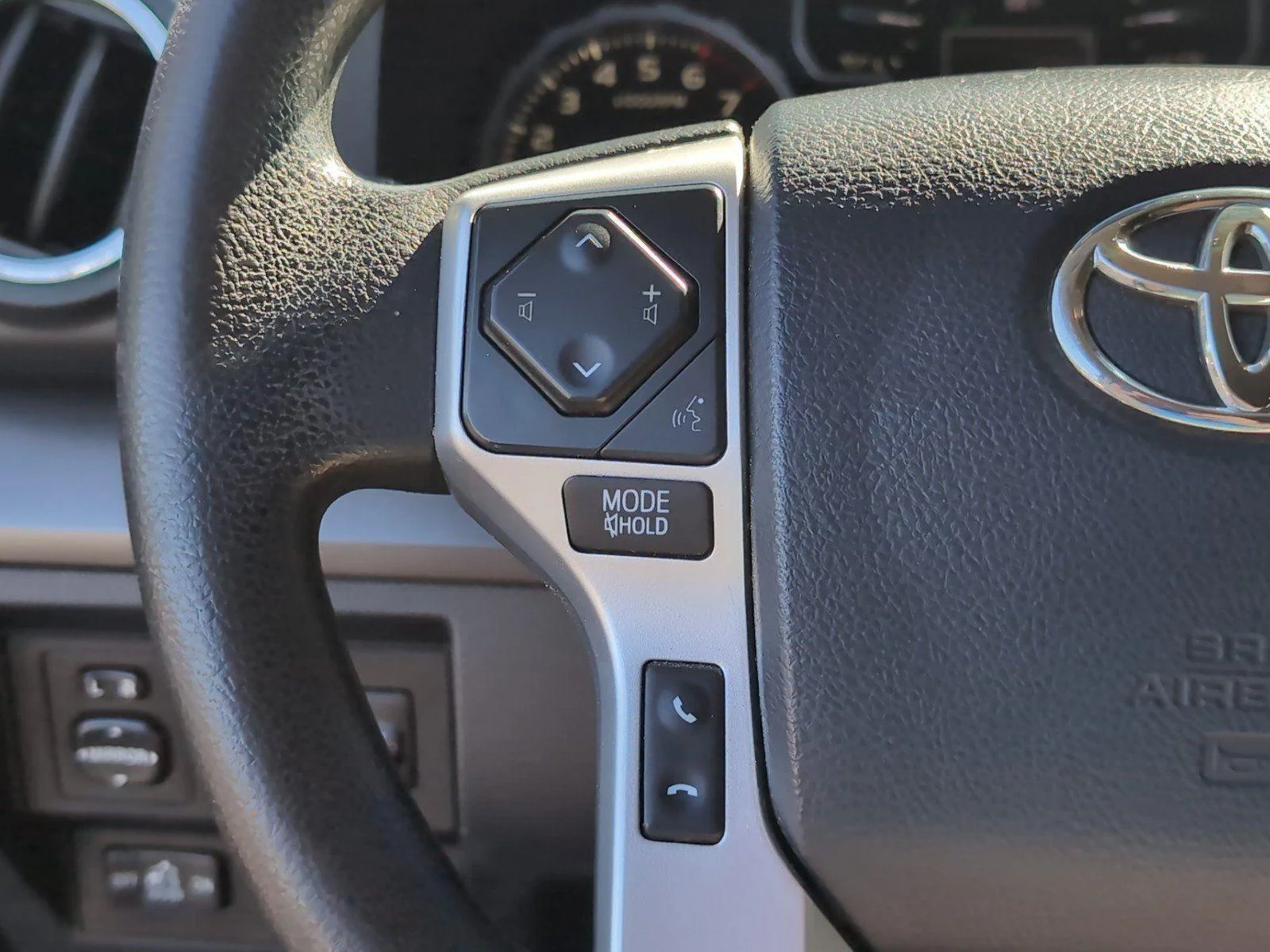 Used 2019 Midnight Black Metallic Toyota SR5 image 29