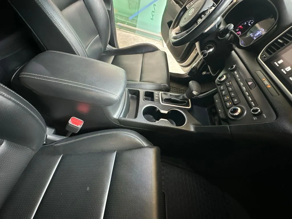 Used 2022 White Kia Nightfall image 36