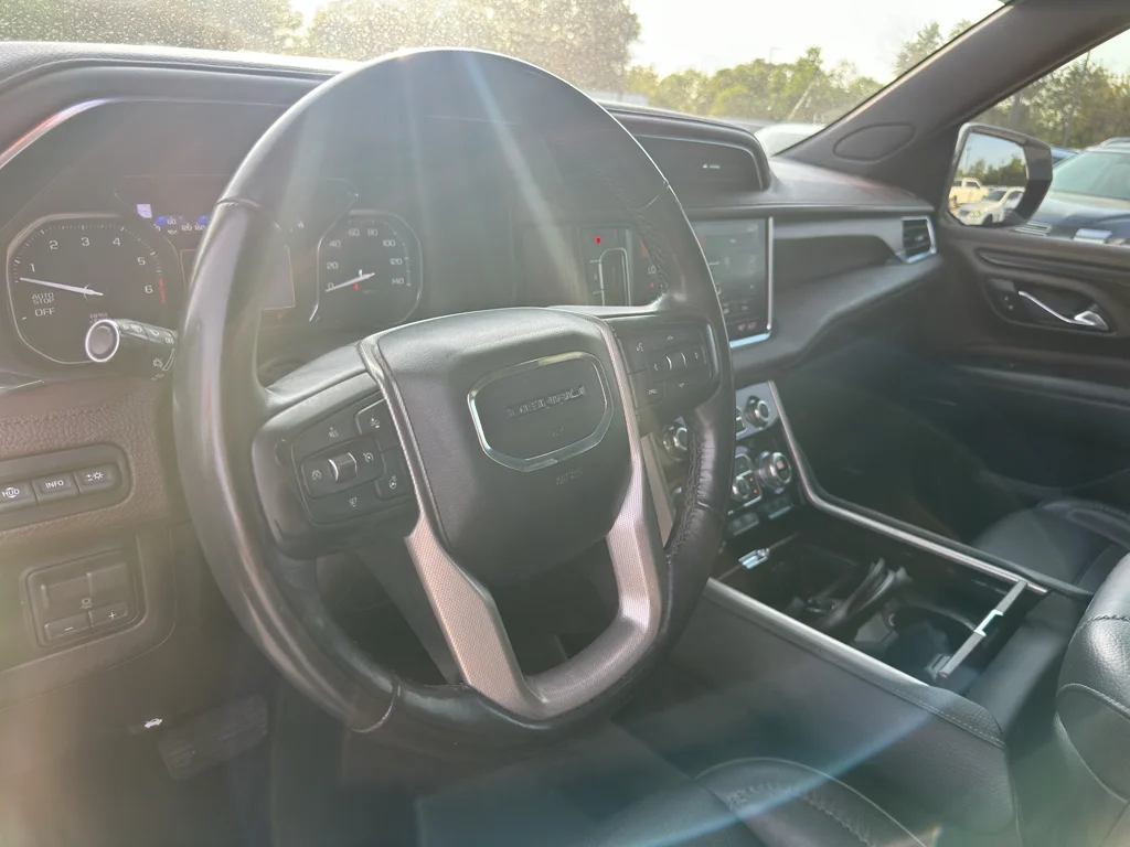 Used 2021 White Frost Tricoat GMC Denali image 11